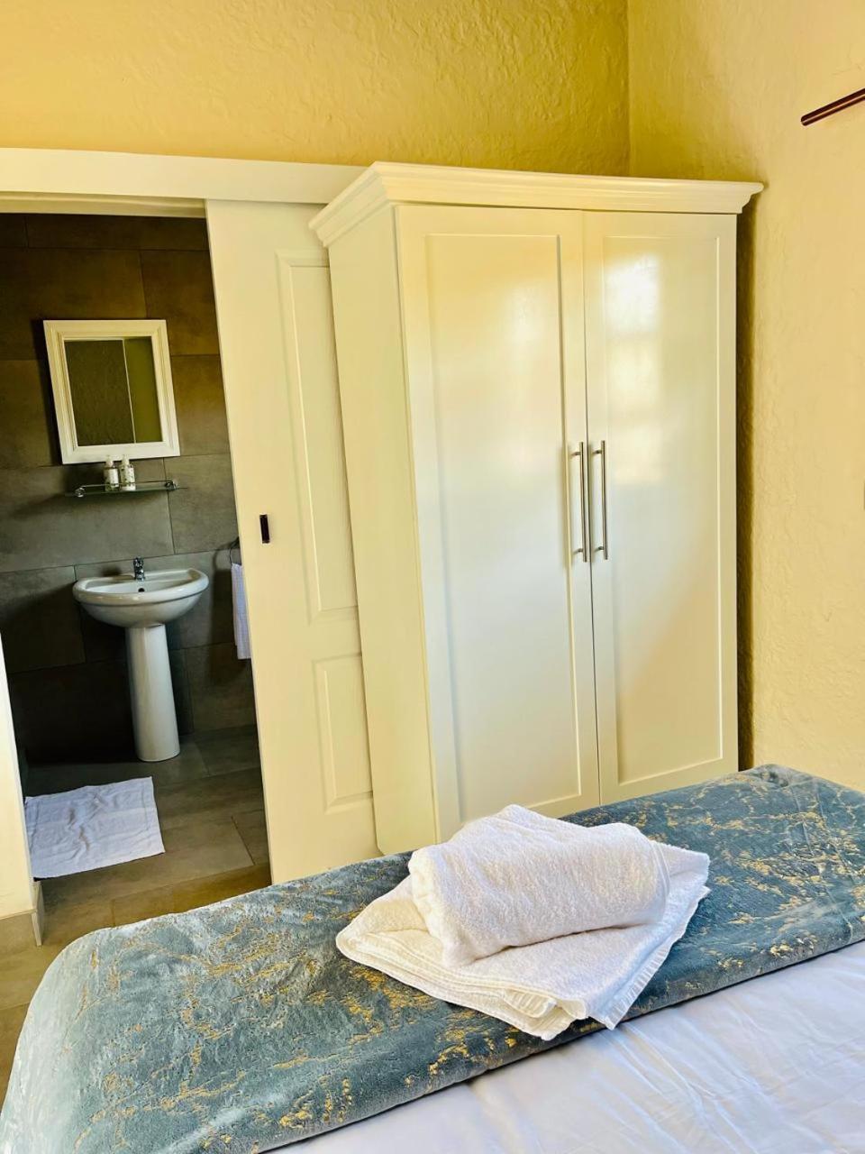 Oak Gardens Bed And Breakfast Ньюкасл Экстерьер фото
