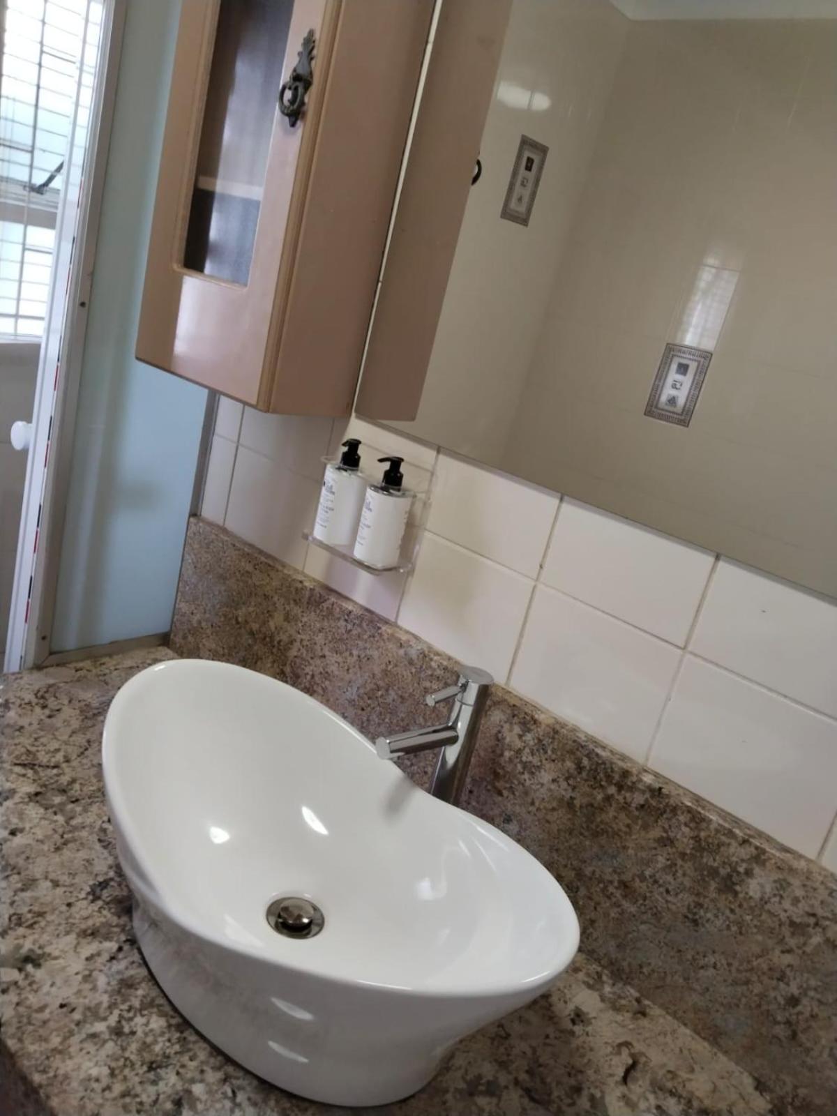 Oak Gardens Bed And Breakfast Ньюкасл Экстерьер фото